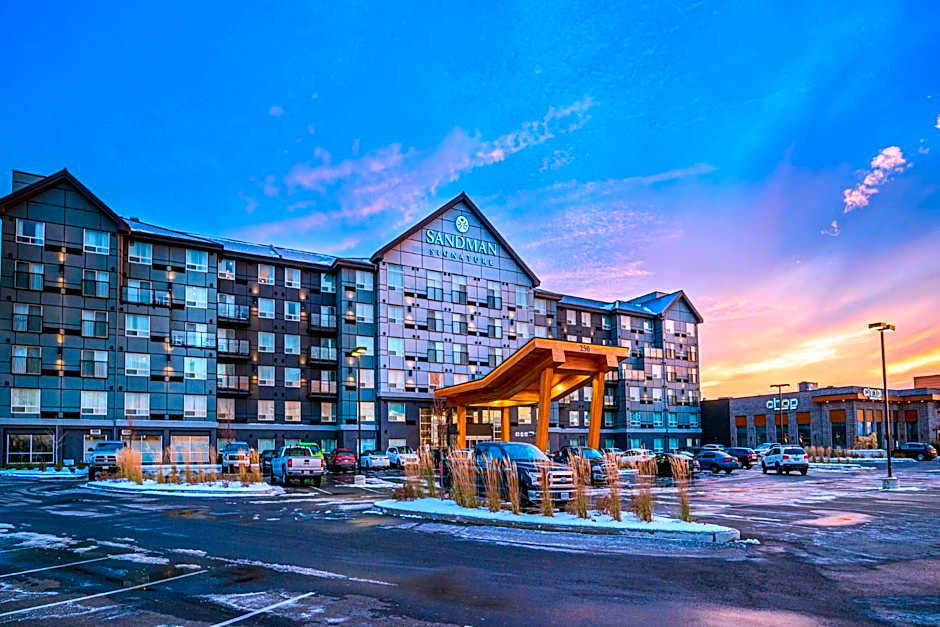 Sandman Signature Ottawa Airport Hotel