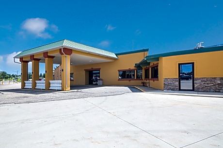 Badlands Inn & Suites