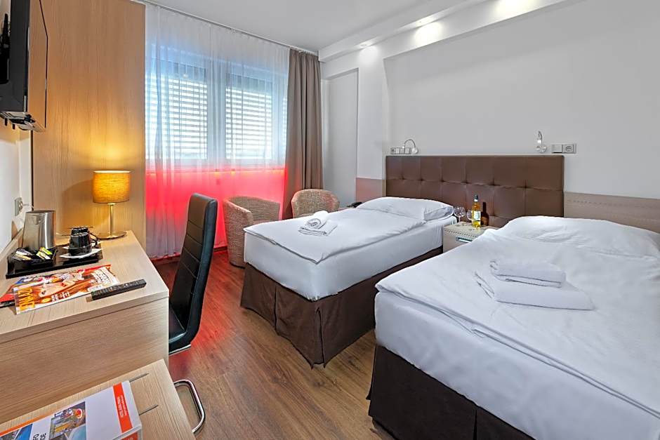 Hotel Aura Design & Garden Pool