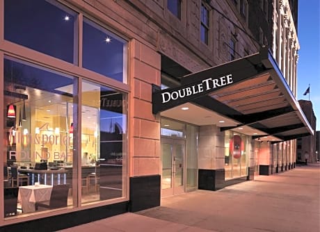 DoubleTree Suites by Hilton Detroit Downtown - Fort Shelby