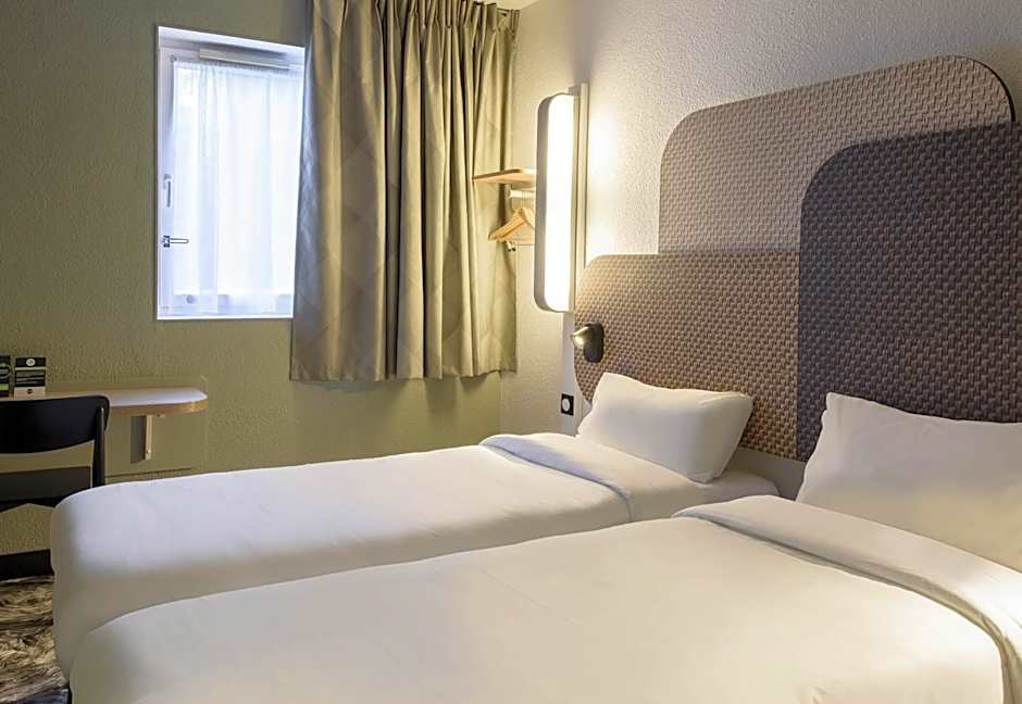 Photo 1 of 6 of Twin Room