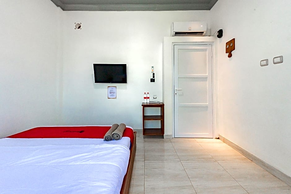 RedDoorz @ Niagara Waterpark