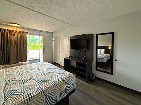 King Room - Disability Access - Non-Smoking