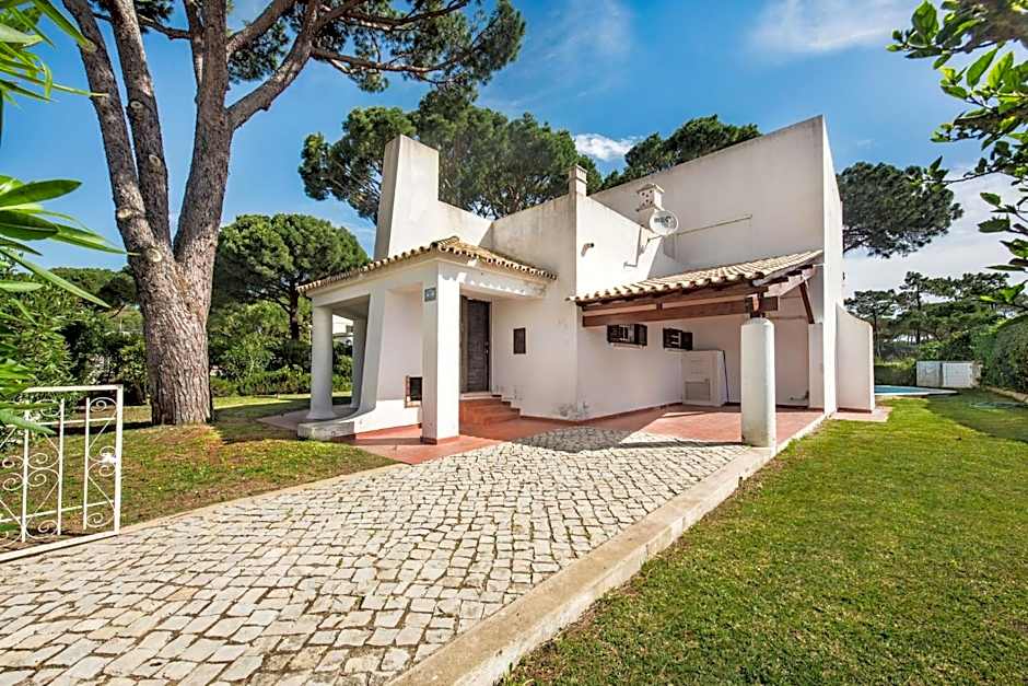 Perfect Retreat Overlooking Pinhal Golf Course, Private pool, Off-street parking