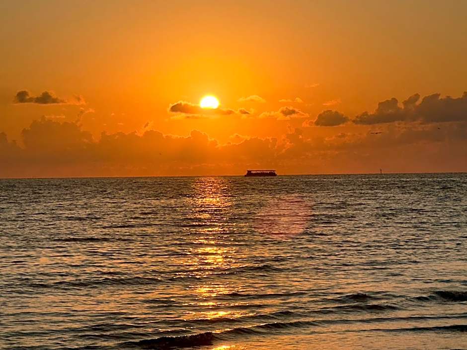 Corner Suite Luxury Panoramic Ocean Views