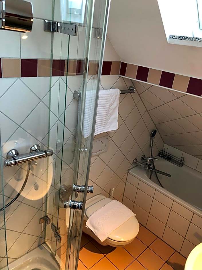 Hofgut Langenborn Wohnen auf Zeit möblierte Apartments Aschaffenburg Alzenau Frankfurt