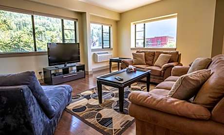 Selkirk Snug by Revelstoke Vacations