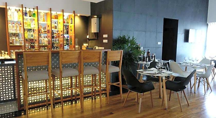 Ocean Edge Suites & Hotel Colombo