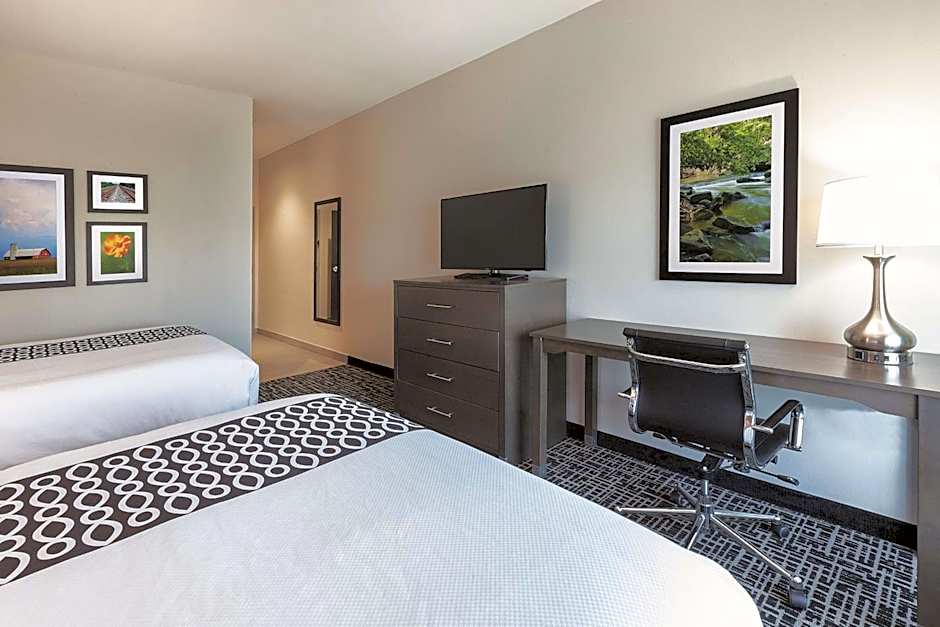 La Quinta Inn & Suites by Wyndham Terre Haute