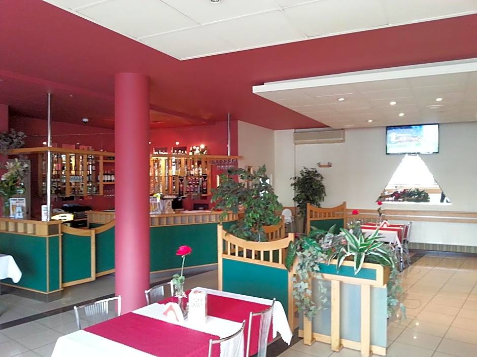 Max na terenie stacji MOL