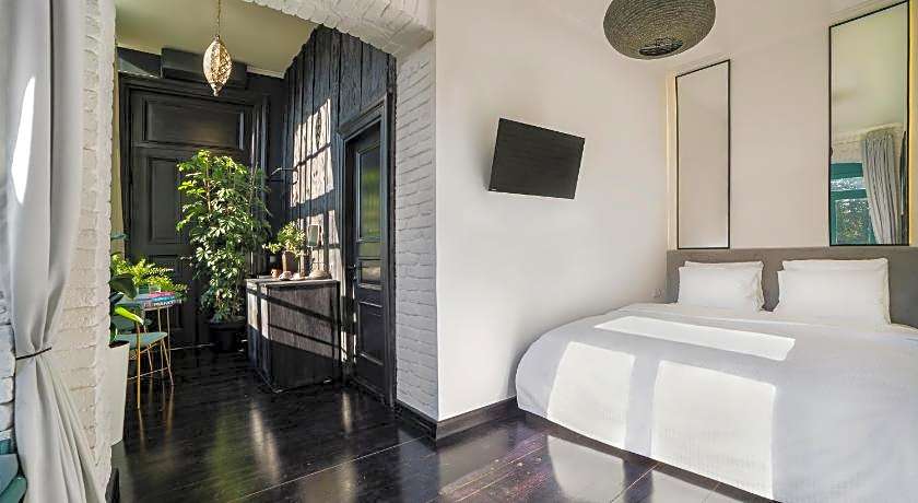 Unfound Door - Design Hotel