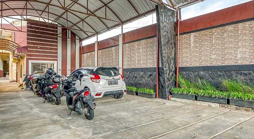 RedDoorz Syariah near Kebon Rojo Park Blitar