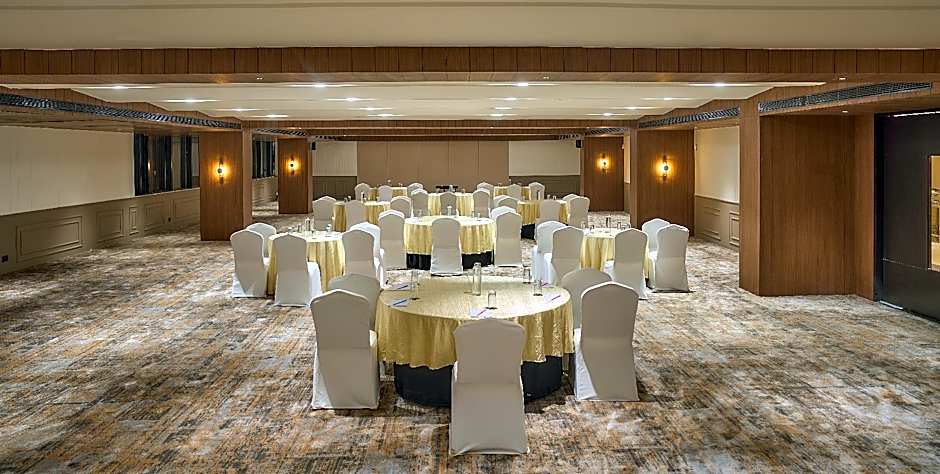 Voyage Milestone Hotel & Banquet