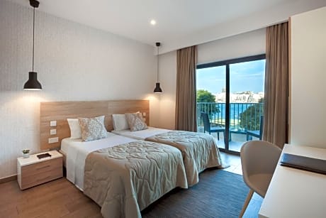Standard Double or Twin Room with Sea Front