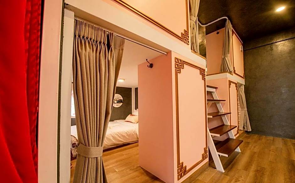 Lynlan Hostel & Cafe