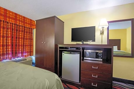 Standard Queen Room with Two Queen Beds - Non-Smoking