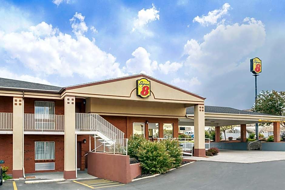 Super 8 by Wyndham Salina/Scenic Hills Area