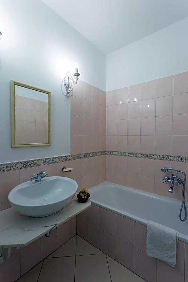 Villa Estera - Hotel & Restauracja