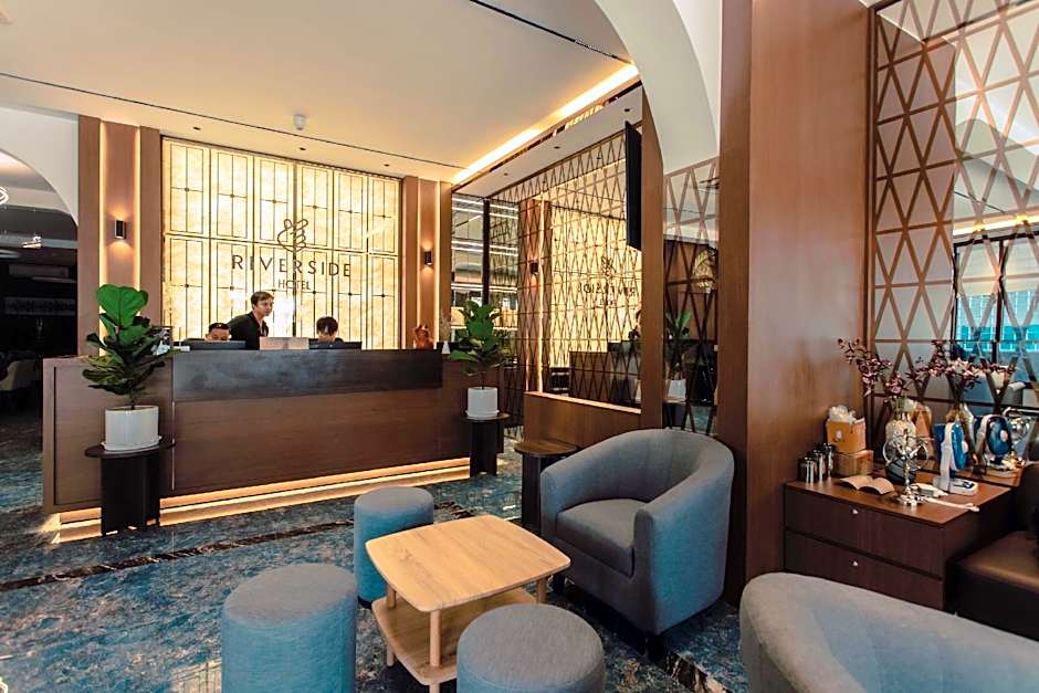 Riverside Hotel