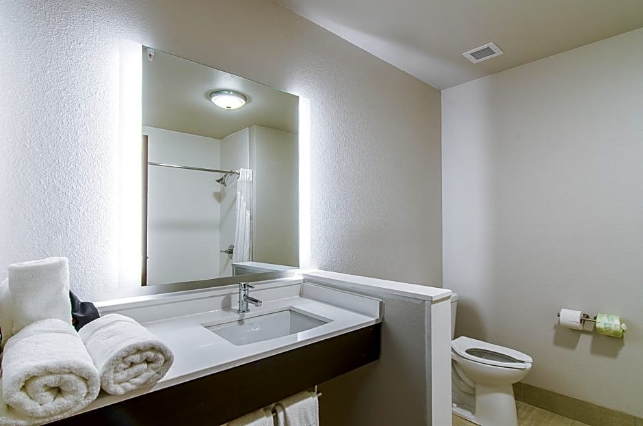 Holiday Inn Express & Suites - Atchison By IHG