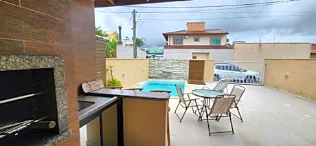 Linda casa no baln. Ponta do papagaio a 100m do mar