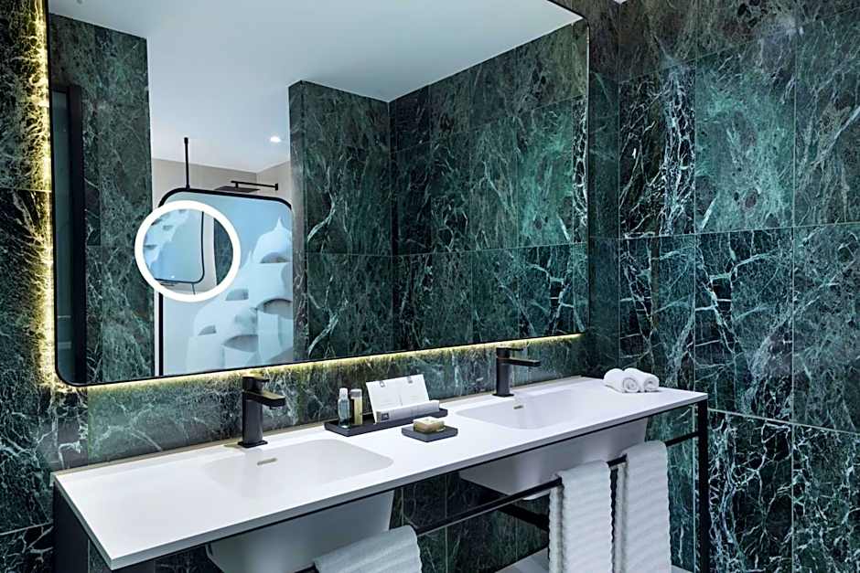 Renaissance by Marriott Barcelona Hotel