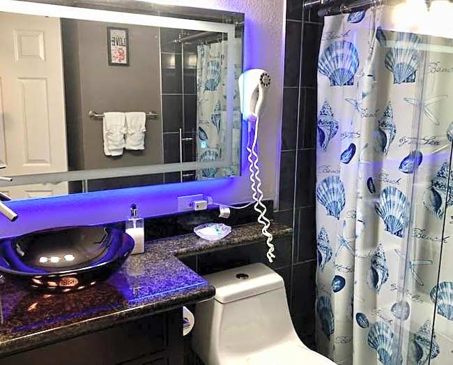 Cozy Galveston Beach Front Condo