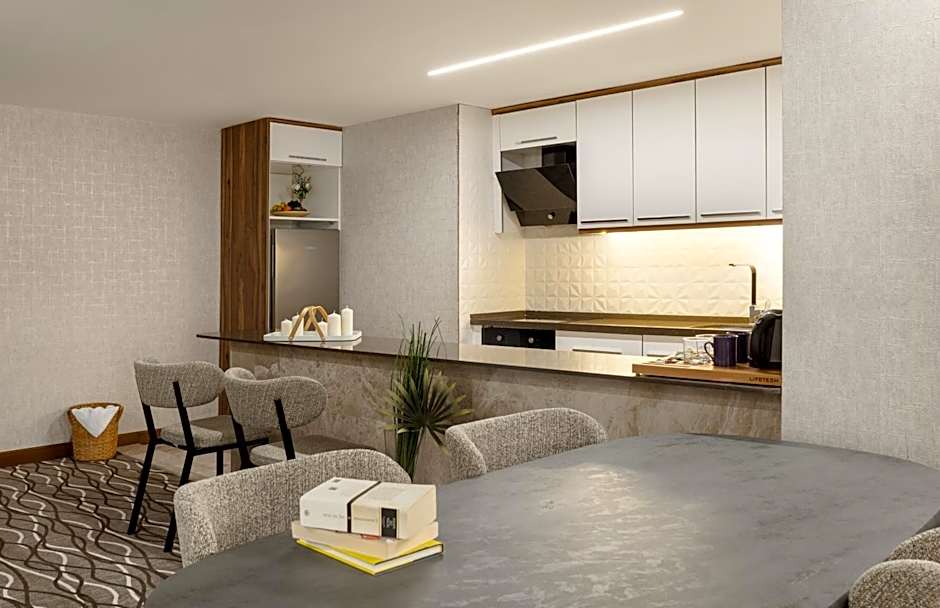 Lilium Hotel & Suites