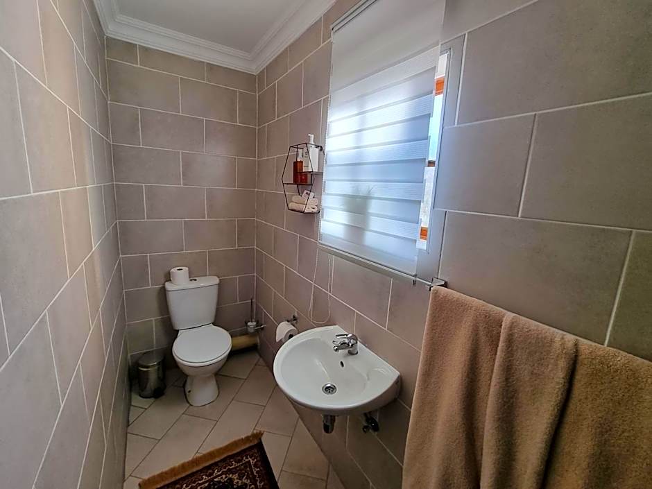 Valley View dullstroom - check in at The Highlander Hotel