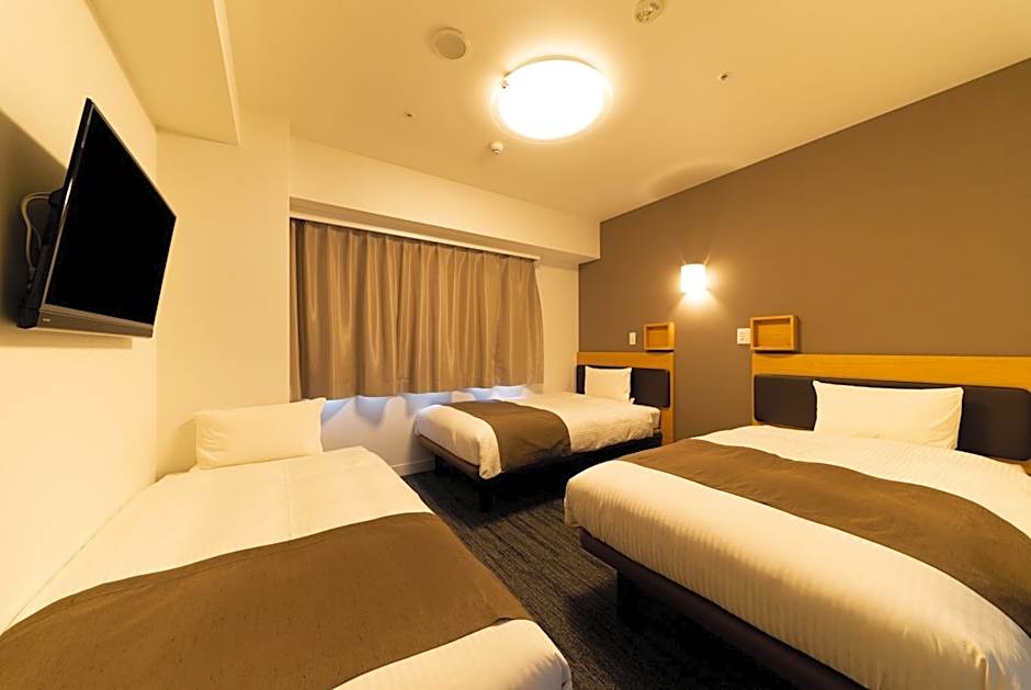 Photo 1 of 5 of Quadruple Room