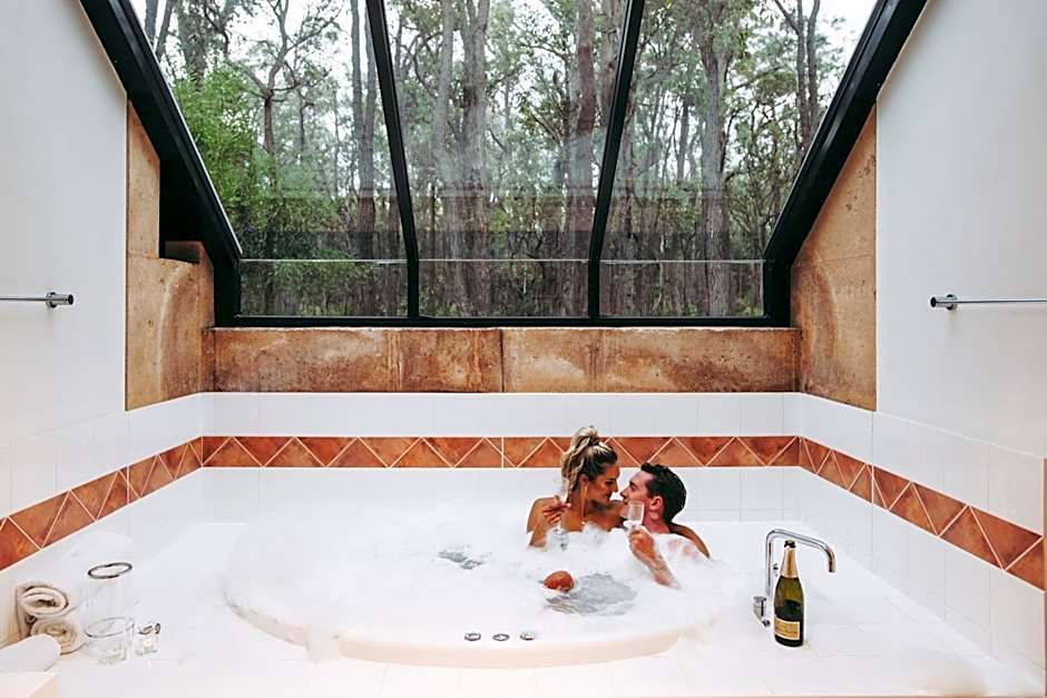 Forest Rise Chalets and Lodge