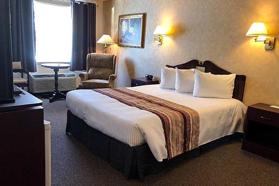 Photo 1 of 2 of 1 Queen Bed, Accessible