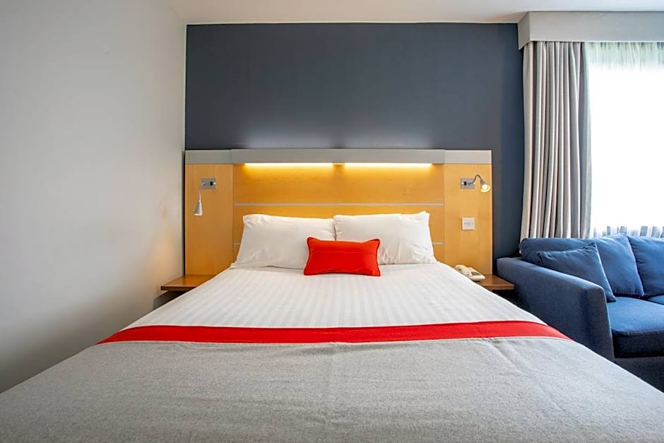 Holiday Inn Express Dunfermline By IHG