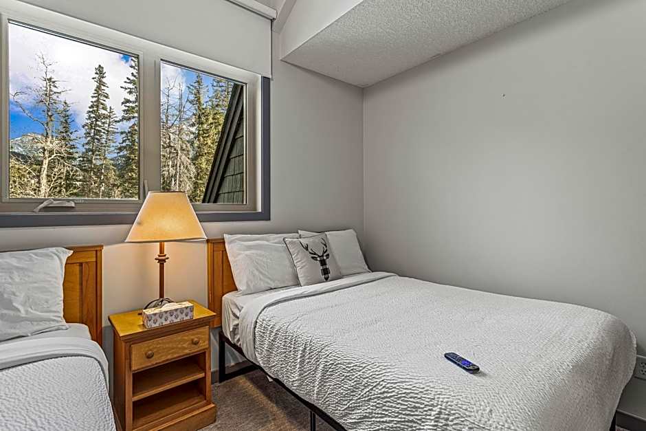 Mystic Chalet managed by Little Sister Getaways