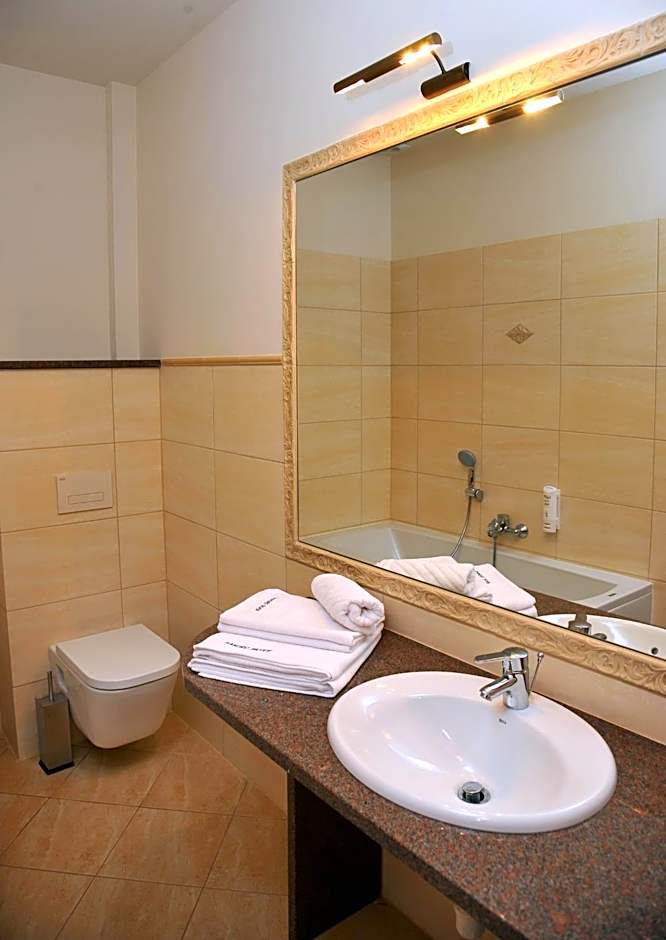 Hotel Sandro Silver & Spichlerz Antoniny