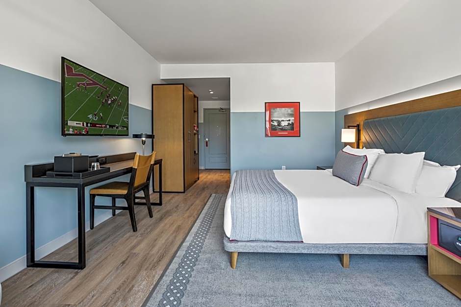 The Highlander at Radford, Tapestry Collection by Hilton