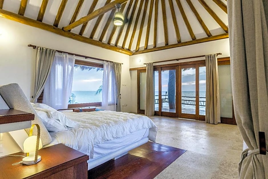 DK Luxury Ocean Front Villa - Adults Only
