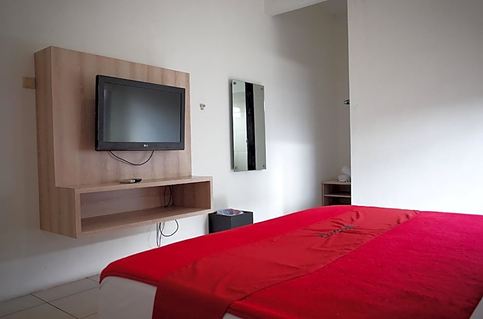 RedDoorz near Taman Kota Lapang Merdeka Sukabumi