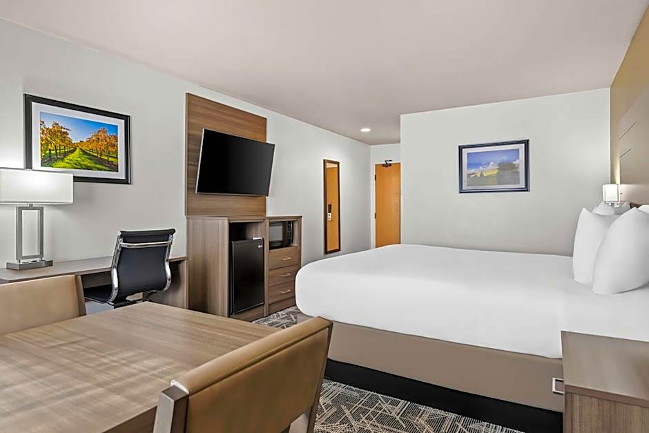 Best Western Plus Caldwell Inn & Suites
