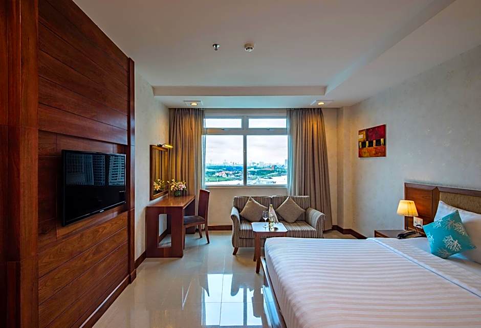 Photo 1 of 14 of Deluxe, River View