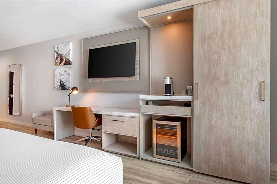 Cambria Hotel Waco University Riverfront