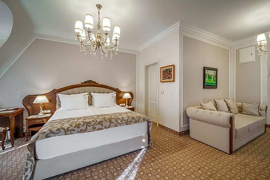 Residence City Garden - Certificate of Excellence Top 10 BEST Five-Stars City Hotels for 2024 awarded by HTIF