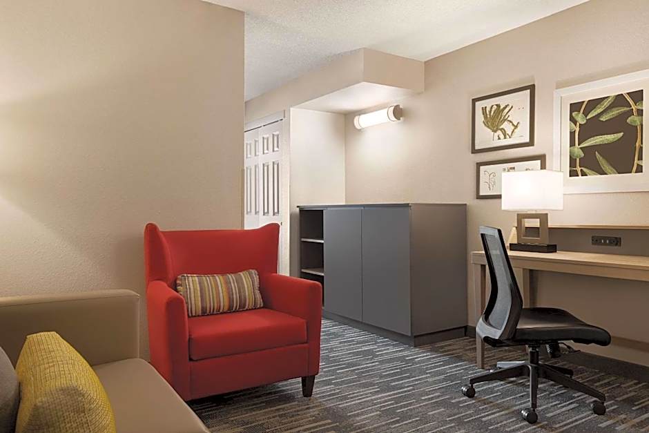 Country Inn & Suites by Radisson, St. Cloud East, MN