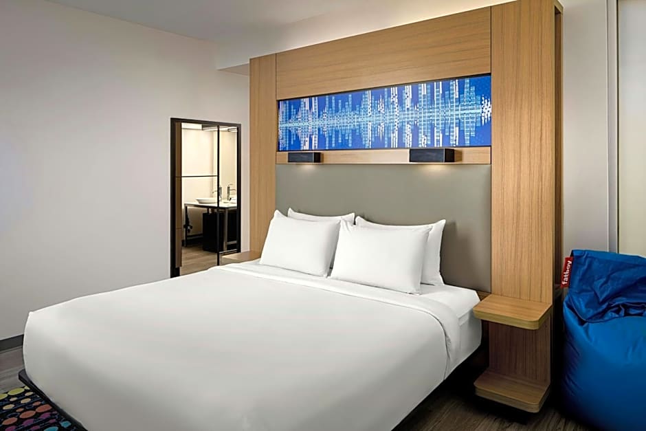 Photo 1 of 15 of 1 King Bed Guestroom