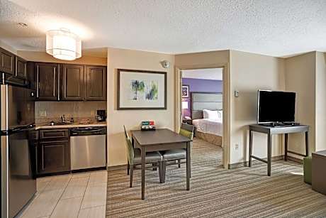 1 Qn/1qn Mobility/hearing Access Ri Shwr Nsmk Vis Doorbell Alrt-vis Telephone Alrt Free Wifi-daily H