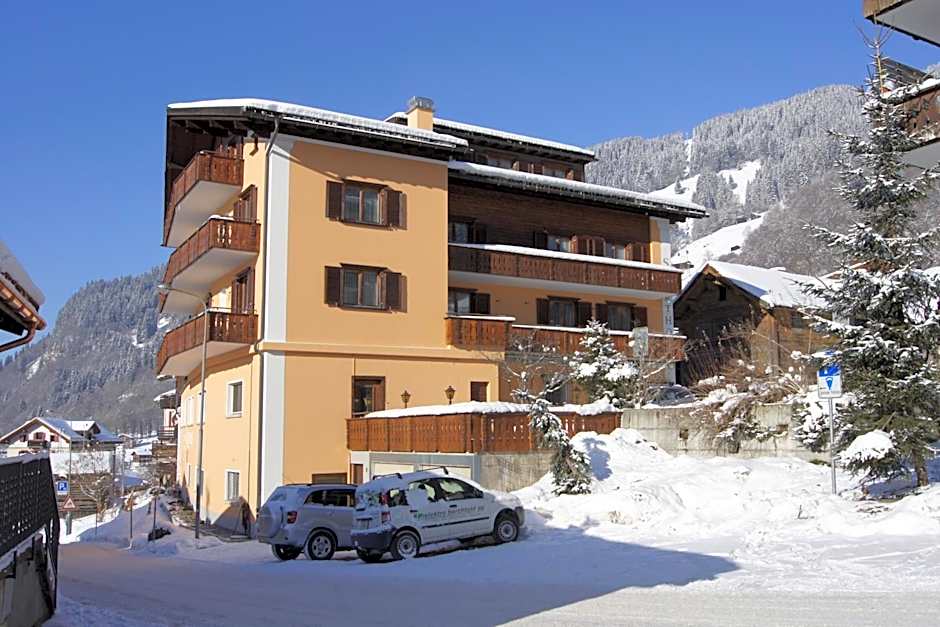 Madrisa Lodge