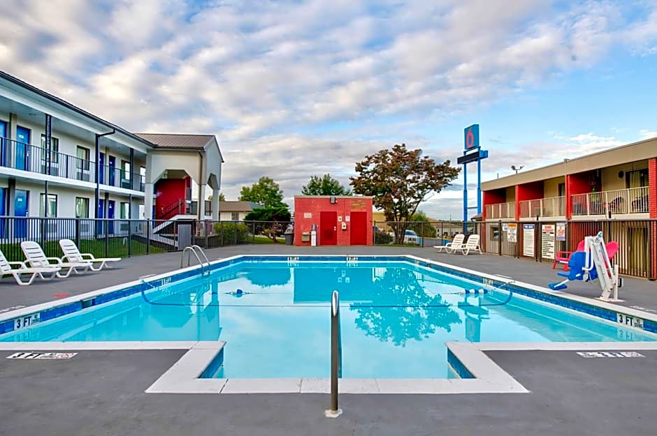 Motel 6-Gainesville, GA