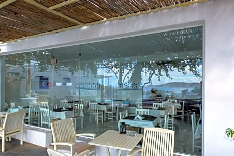 Rhenia Hotel