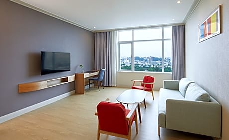 Suite Twin with City View