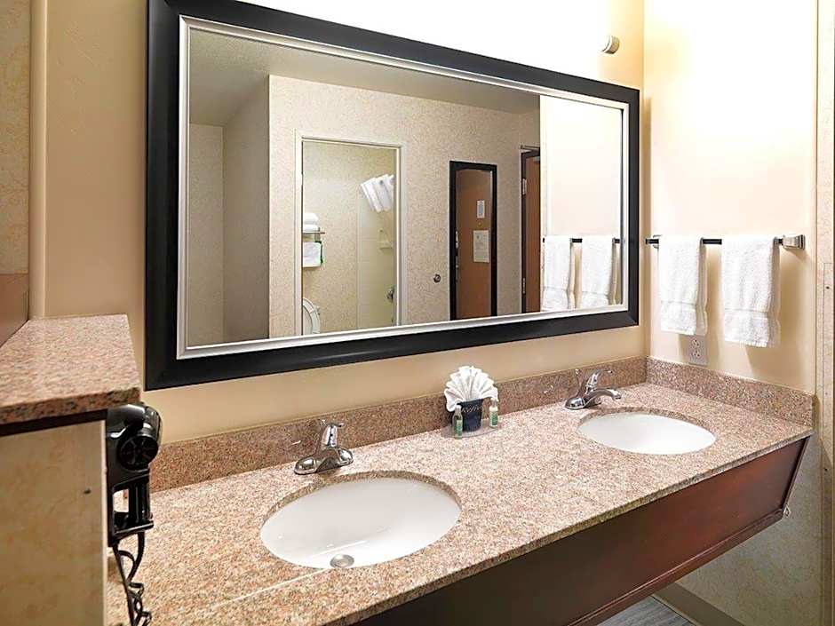 Crystal Inn Hotel & Suites - Great Falls